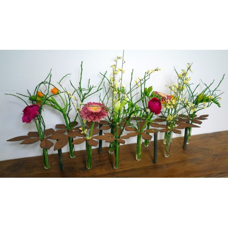 Fühlingsdeko mit Blumen Tischdeko Ständer