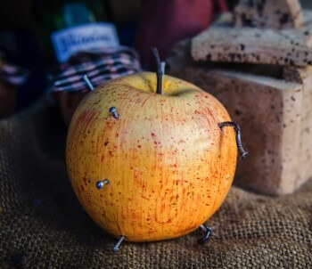 Stimmt es, dass man Eisen mit einem Apfel mit rostigem Nagel aufnehmen kann? Ja.. Eisen-malat ist das Zauberwort
